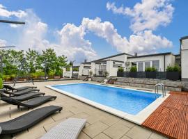 Amazing Home In Varazdin Breg With Outdoor Swimming Pool, hotel con parking en Varaždin Breg