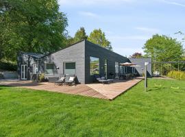 Amazing Home In Vejby With Kitchen – domek wiejski w mieście Vejby