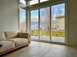 Summerland Luxurious Lakeside Retreat, B&B sa Summerland