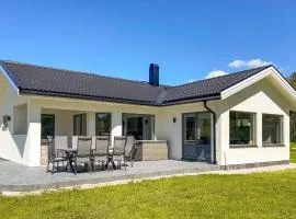3 Bedroom Cozy Home In Gotlands Tofta