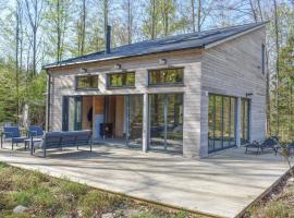 Beautiful Home In Arkelstorp With Kitchen, sumarhús í Arkelstorp