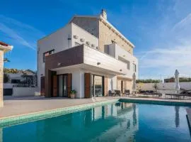 Beautiful Apartment In Rogoznica