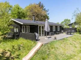 Gorgeous Home In Glesborg With Wifi