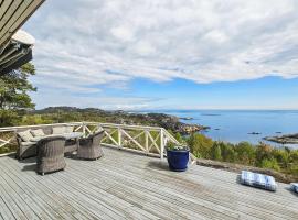 Nice Home In Tjodalyng With Kitchen, hotel de luxe a Ula