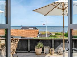 Awesome Home In Allingbro With House Sea View, hotel na may parking sa Allingåbro