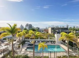 Burleigh Beachside Retreat