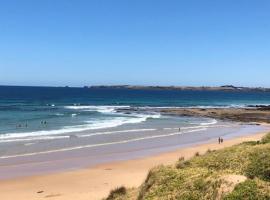 Phillip Island's Lazybirds Getaway, viešbutis mieste Surf Beach