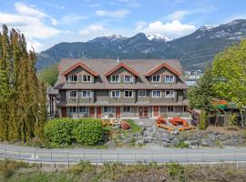 Squamish Adventure Inn, отель в городе Сквомиш, рядом находится Sea to Sky Gondola