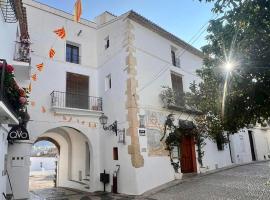 Above the Iconic Portal Vell, hotel en Altea