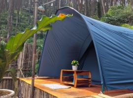 wulandari reverside camping ground pinus singkur, glamping site sa Bandung