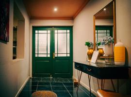 The Green Door Cottage: Roodepoort şehrinde bir daire