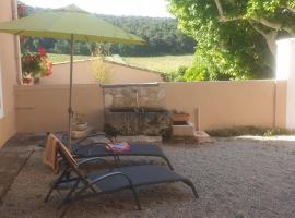 Gîte de la fontaine, hotel com estacionamento em Buisson