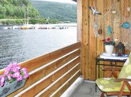 6 person holiday home in Leirvik i Sogn: Bø şehrinde bir kiralık sahil evi