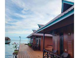 Miranda Cottage, hotell i Derawan Islands