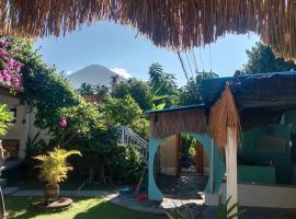 Black Sand hostel Amed, ostello ad Amed