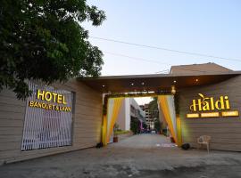 Hotel Haldi，納西克的有停車位的飯店