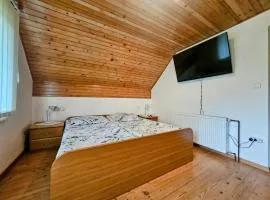 Apartment for 3, balcony, nature, close to Bled