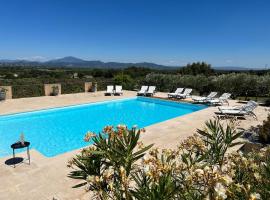 L'échappée belle® LUXE - Vue 180° Piscine & SPA, hotel in Lagarde-Paréol