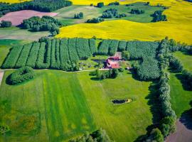 Agroturystyka Dzikie Stawy-Mazury、Golubie Wężewskieのホテル