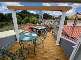 Sun House III - Near Sintra - Kitchen - Pool, отель с парковкой в городе Мен-Мартинш