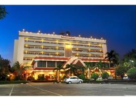 Maeyom Palace Hotel, hotel con estacionamiento en Phrae