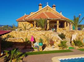 Charming Villa La Mar, hotel com piscinas em Albox