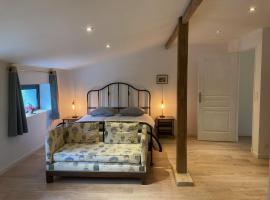 Atelier chambre avec petit déjeuner, hotel in Semur-en-Auxois