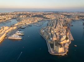 A Charming Townhouse in Senglea Overlooking Valletta's Grand Harbour, hotel in Senglea