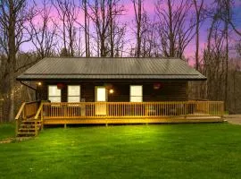 --AVAIL NEW BOOKING PROMOTIONS --- Secluded Cabin King Bed XBOX WIFI HotTub Games Firepit Close to Hiking Trails