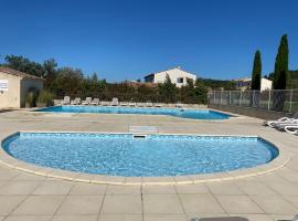 Au pied des Alpilles、パラドゥーのホテル