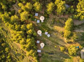 La Muntanera - Eco Yurt - Pool, Nature retreat, alojamiento con cocina en Figuerola