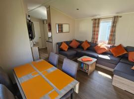 KP Holiday Home, hotel in Corton