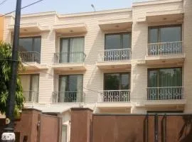 UDS Villa Scandinavian - Next to VFS, Walking to Connaught Place