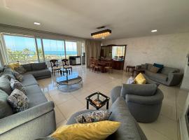 Luxe en bord de mer, Appartement spacieux avec vue panoramique, khách sạn gia đình ở Tamaris