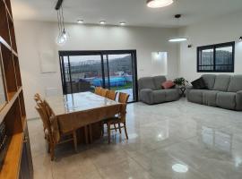 וילה כשרה ונוף מטורף בבית שמש, hotel v destinaci Bet Shemesh