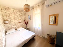 Le nid douillet de Jade, hotel v destinaci La Londe-les-Maures