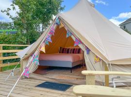 Greystones Glamping - Tent 1, hotel a Greystones