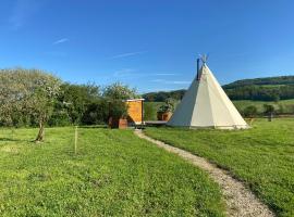 Nuit insolite en Tipi avec bain nordique privatif, petits déjeuners inclus, hotell i Médonville