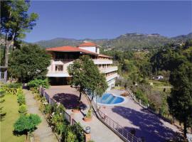 Sea Hawk - Luxury Hill Resort 4 mins from Bhimtal Lake, hotel con vasche idromassaggio a Bhimtal