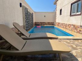 Nubian Villa with Private Pool, holiday rental in Naj‘ al Aḩwāl