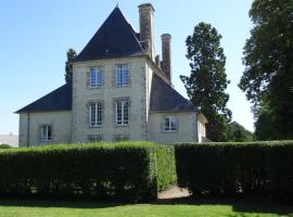 Château Turgot Gîtes, hotel with parking in Bons-Tassily