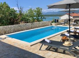 GIA with heated pool and ocean view, hotel din Klimno