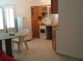 Chalet in north coast km 34 very near to HBE airport، بيت عطلات في الإسكندرية