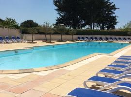 Agréable logt à La Flotte en Ré avec piscine, hotel i La Flotte
