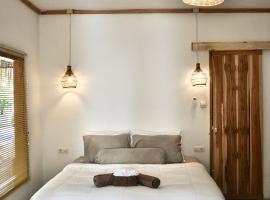 Ripbowl Guest House, hotel v destinaci Selong Belanak
