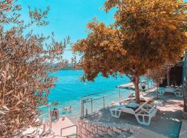 Villa Raguž sa Privatnom plažom i Garažom，內烏姆的飯店