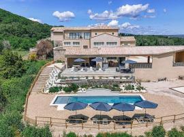 Mas de Toulair - Luxe absolu, piscine et jacuzzi, hotel con estacionamiento en Saint-Christol-de-Rodières