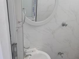 HMY Apartment, מקום אירוח B&B במומבסה