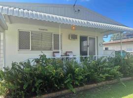 Bare foot & Beachy on Binya! Pet friendly house, Hotel in Gold Coast