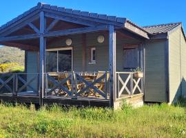 LE REFUGE de ROUSSES, hotel s parkiralištem u gradu 'Rousses'